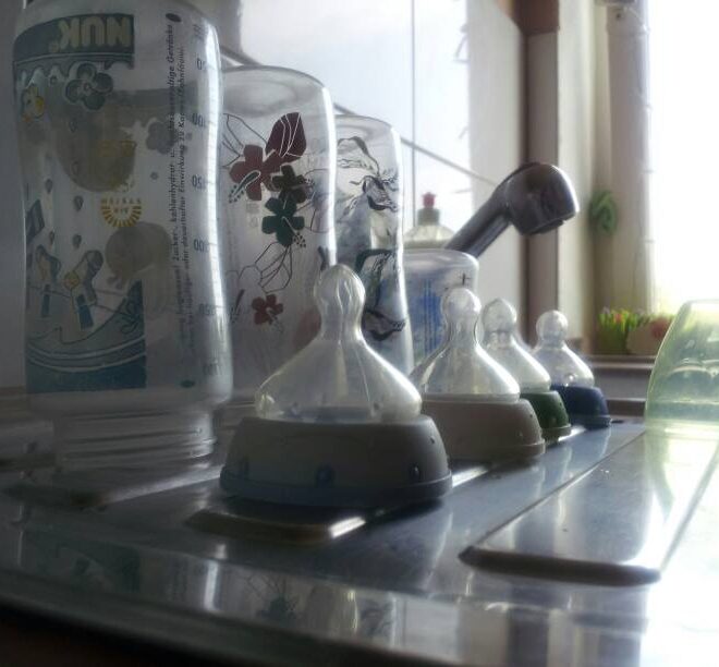 So sollte man Babyflaschen reinigen