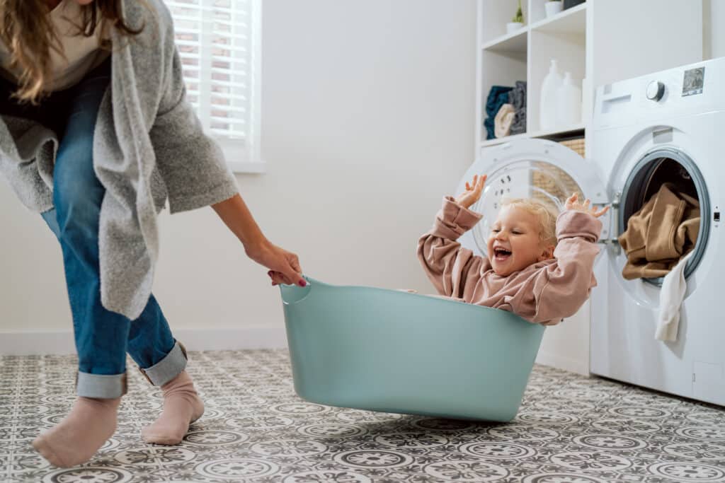 Haushalt mit Baby und Kleinkind