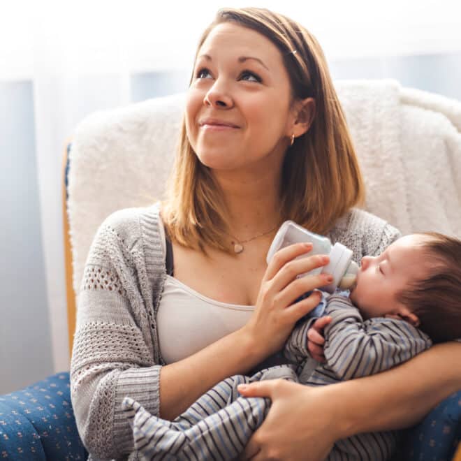 Welche Baby-Milchnahrung kommt in die Flasche?