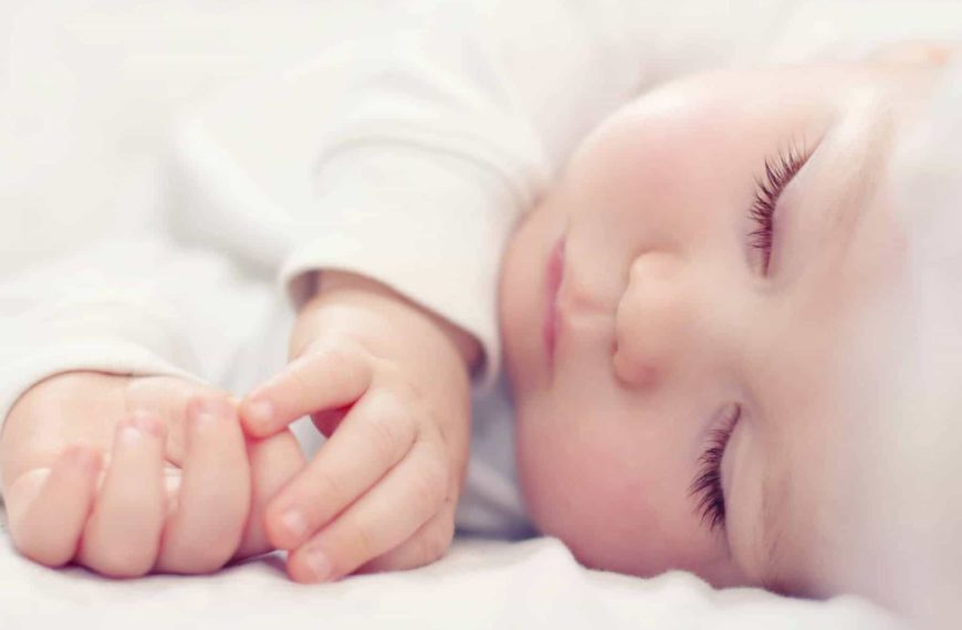 Ständiges Aufwachen: warum Babys nicht durchschlafen