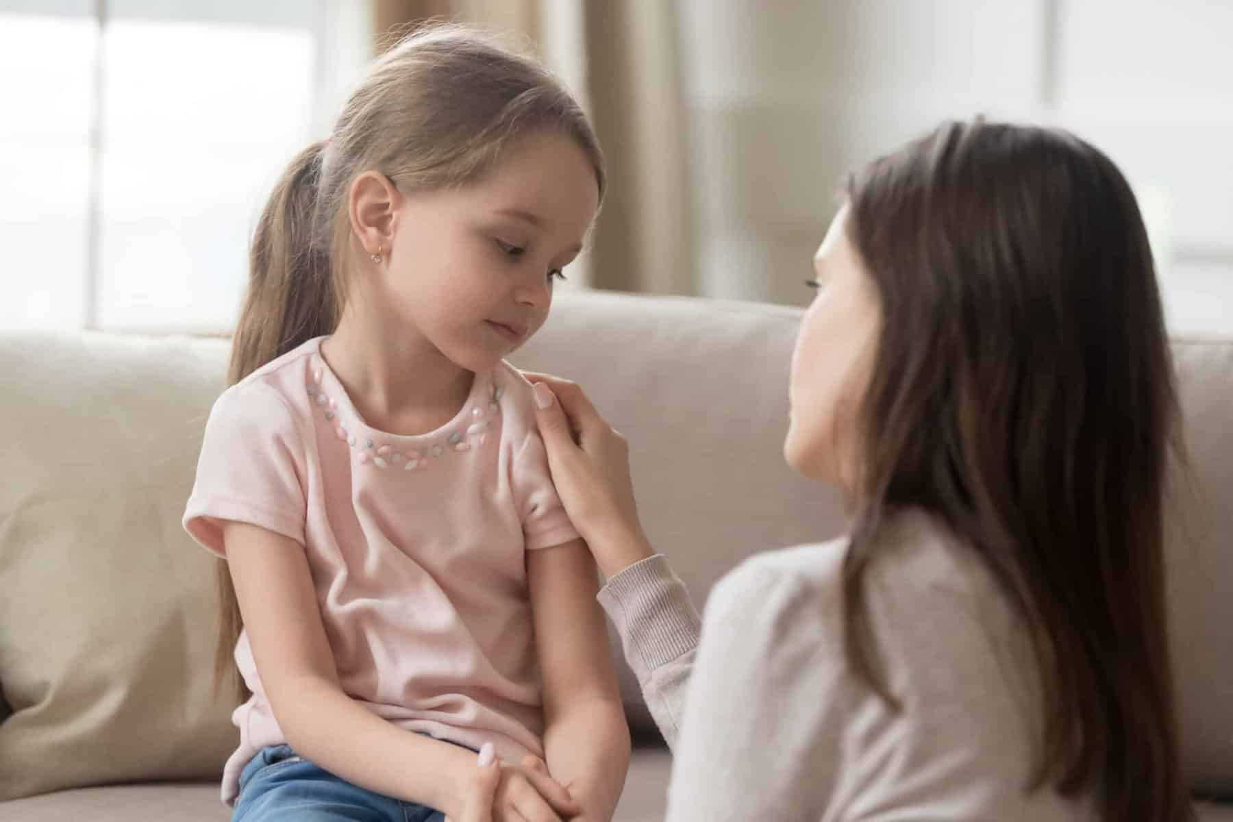 Mutter und Tochter im Gespräch - wen Kinder lügen