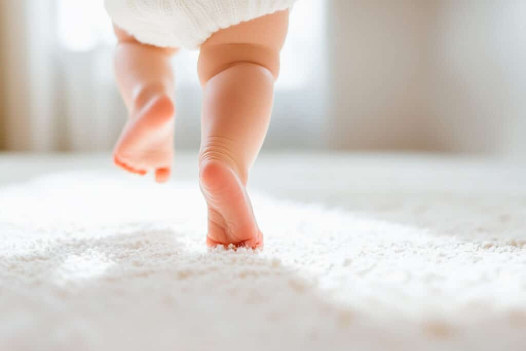 Baby - Laufen Lernen - erste Schritte