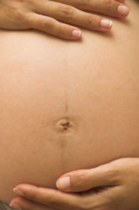 Babybauch - Bauch einer Schwangeren - Linea Negra