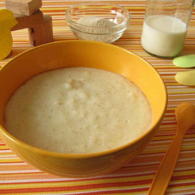 Beikost Rezept: Milchbrei mit Banane und Grieß