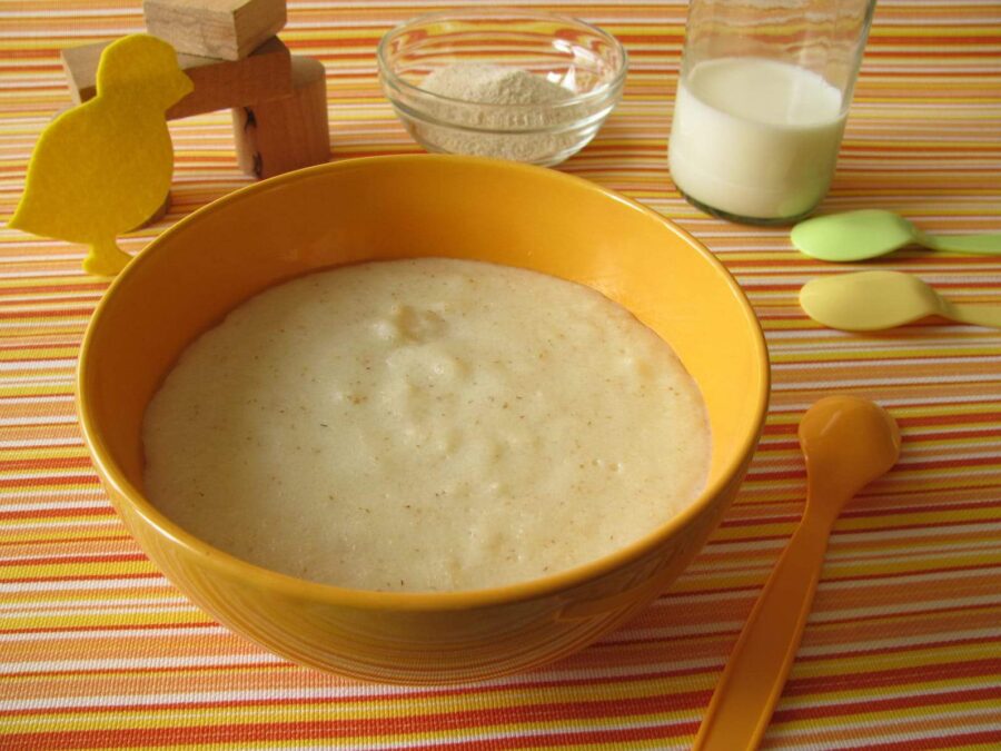 Beikost Rezept: Milchbrei mit Banane und Grieß
