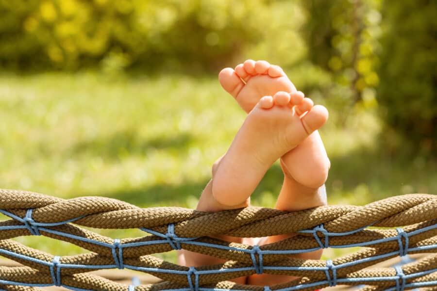 Warum das Barfußlaufen für Kinder ganz toll und wichtig ist