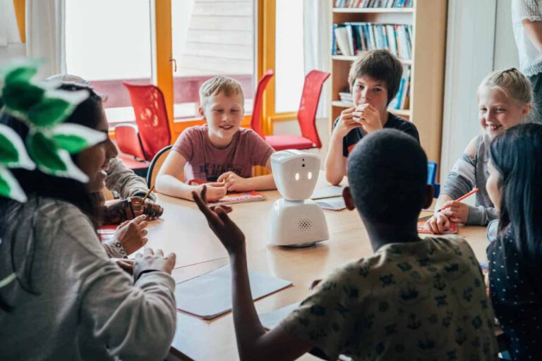 Roboter lässt Kinder mit Langzeiterkrankung wieder an Unterricht und Sozialleben teilhaben