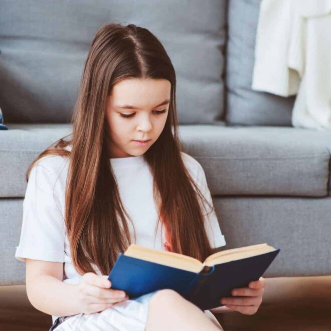 Kinder alleine zu Hause: Ab wann und wie funktioniert es ohne Babysitter?