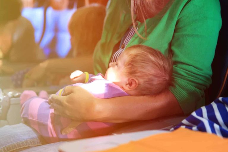 Flugreise: Bei Säuglingen unter sechs Wochen „grünes Licht“ vom Kinder- und Jugendarzt einholen