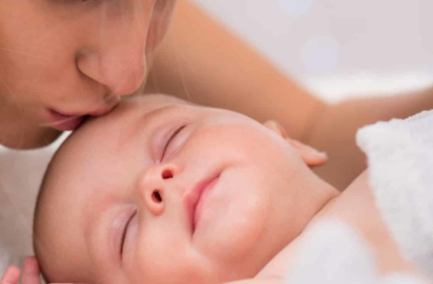Achtung Lebensgefahr: niemals mit Lippenherpes ein Baby küssen!