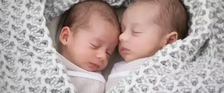 Ärzte in heller Aufregung: Diese Zwillinge sind weder eineiig noch zweieiig!