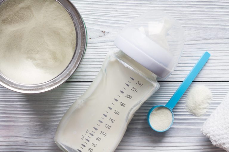 Auch staatliches Labor findet Mineralöl in Babymilch – foodwatch: macht Druck auf Ministerin Klöckner