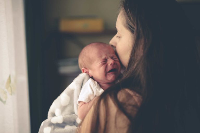 „Schreibaby“: Eltern sollten sich frühzeitig Unterstützung holen