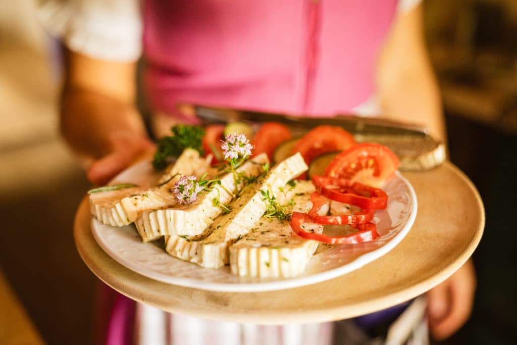 Brotzeit auf der Brander Alm