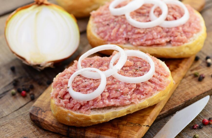 Rohes Fleisch - Mettbrötchen