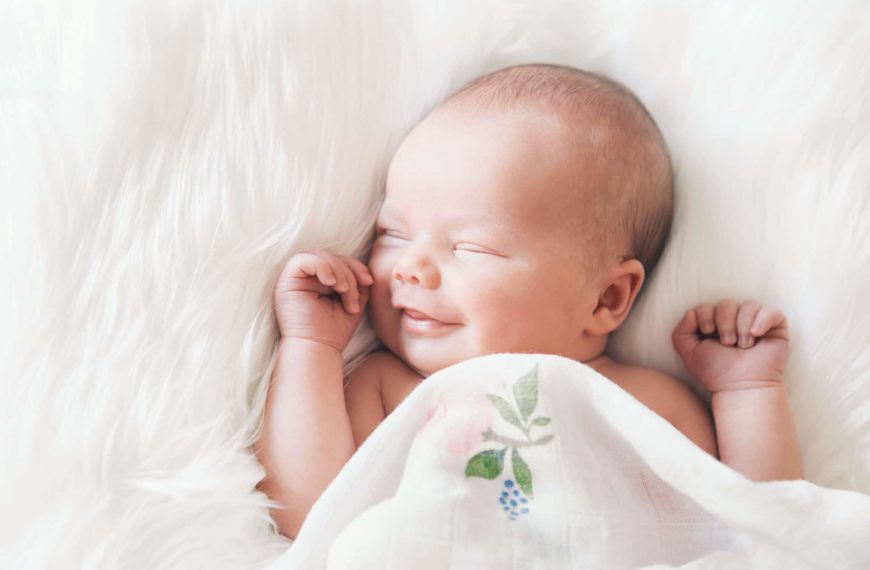 Etwa mit zwei Monaten beginnen Babys „richtig“ zu lächeln