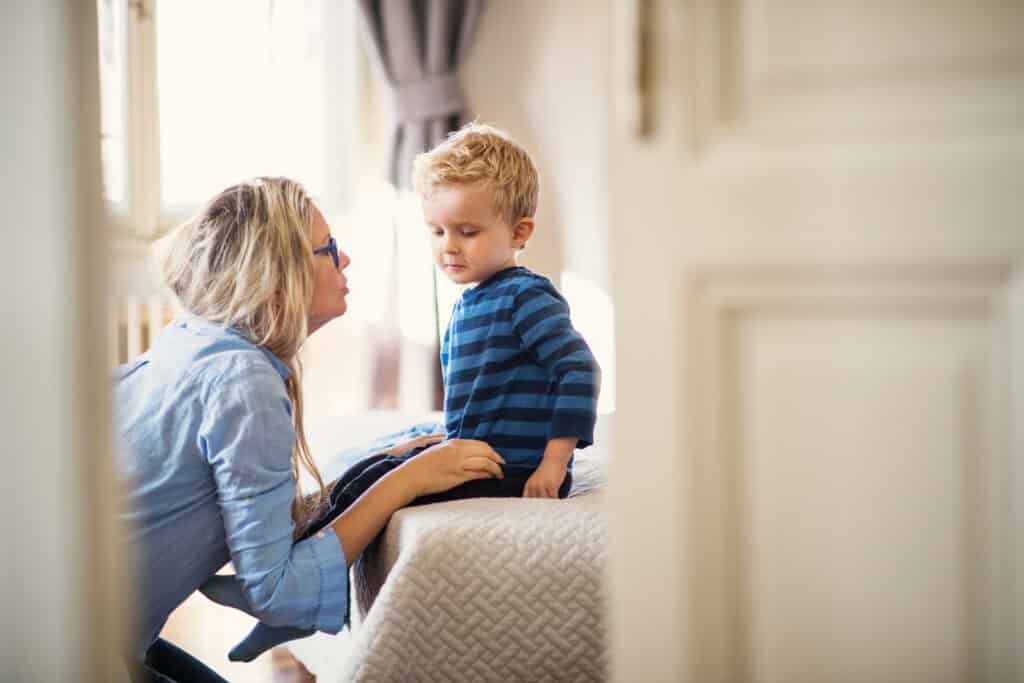 Konsequenzen sollte man bei Kindern aufzeigen und erklären.