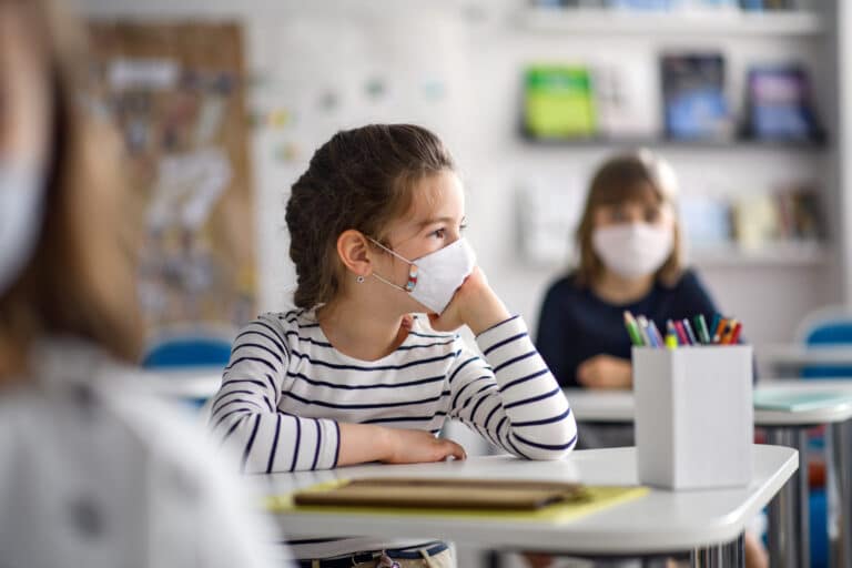 Wie helfen Luftreiniger in Schulen und Kitas in der Pandemie?