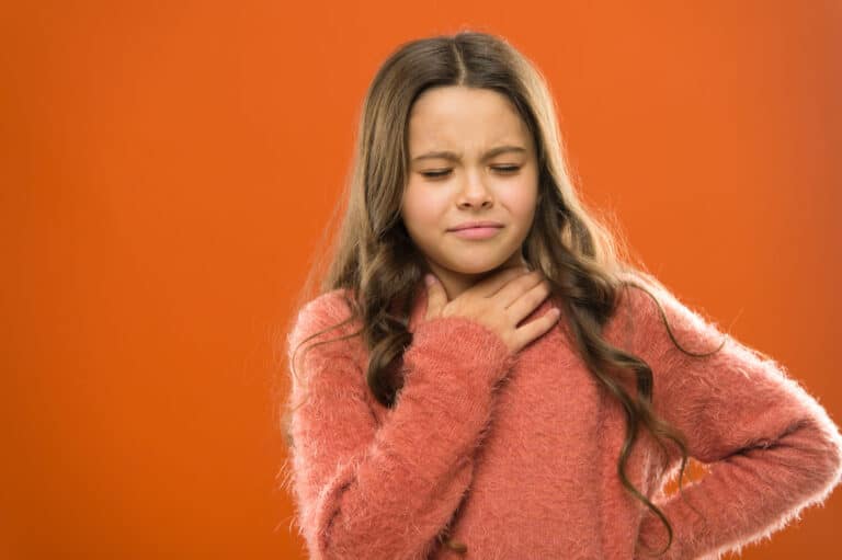 Halsschmerzen kommen selten allein – Ursachen und Begleiterscheinungen