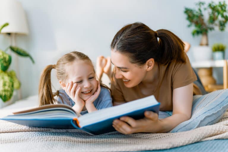 Wie Eltern schon kleine Kinder für Bücher begeistern können: 7 Tipps fürs Vorlesen