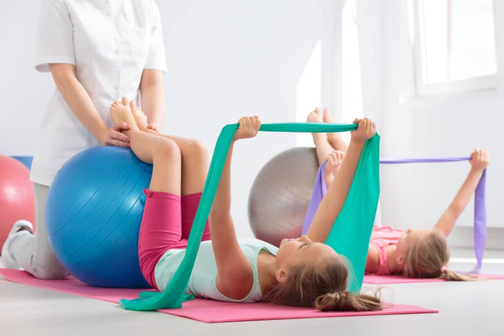 Kinder bei der Physiotherapie