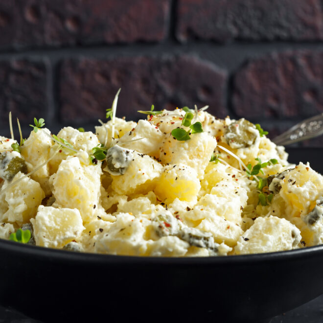 Klassischer Kartoffelsalat mit selbst gemachter Mayonnaise