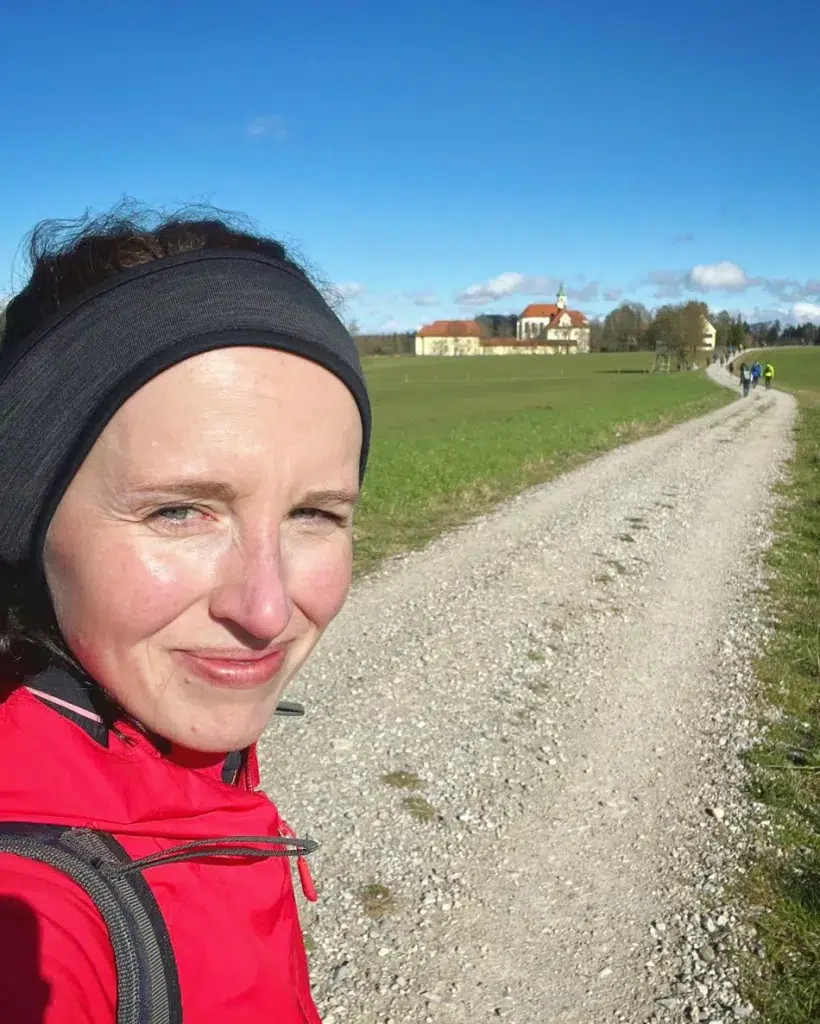 Anna lässt auf dem Mammutmarsch in München die Seele baumeln.