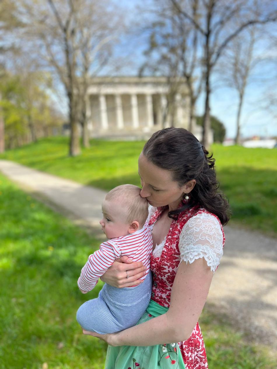 Anna mit ihrem Baby Jonas.