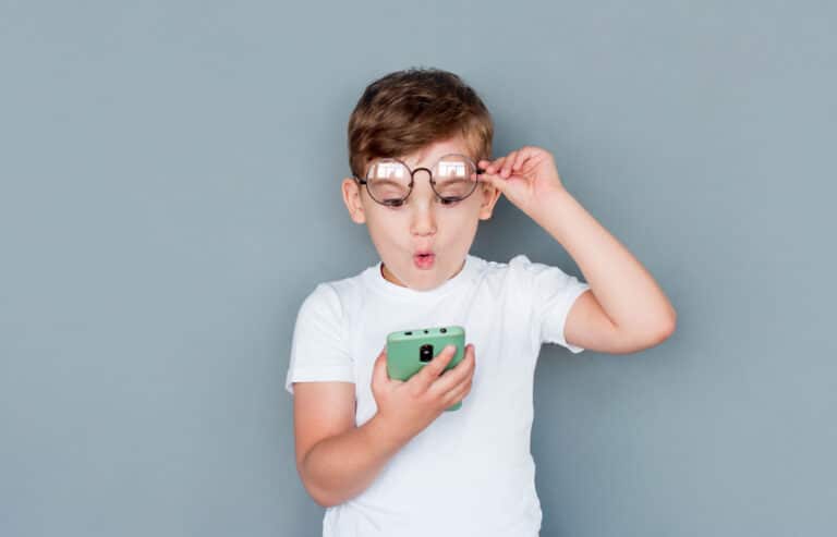 Sicherer Umgang für Grundschulkinder mit Handys und digitalen Medien