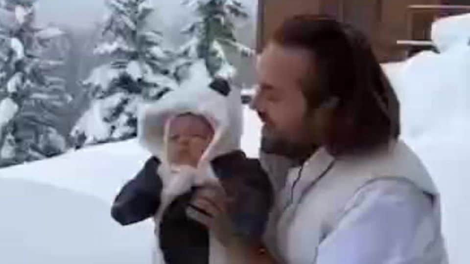 Schock-Video: Influencer wirft Baby in Schneehaufen – Polizei ermittelt