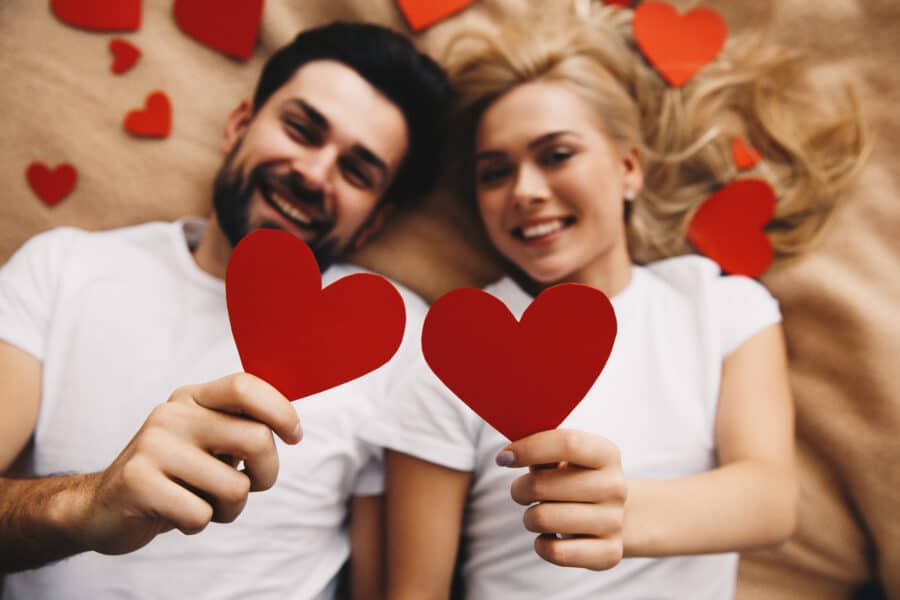 Welche Sternzeichen passen in der Liebe besonders gut zusammen?