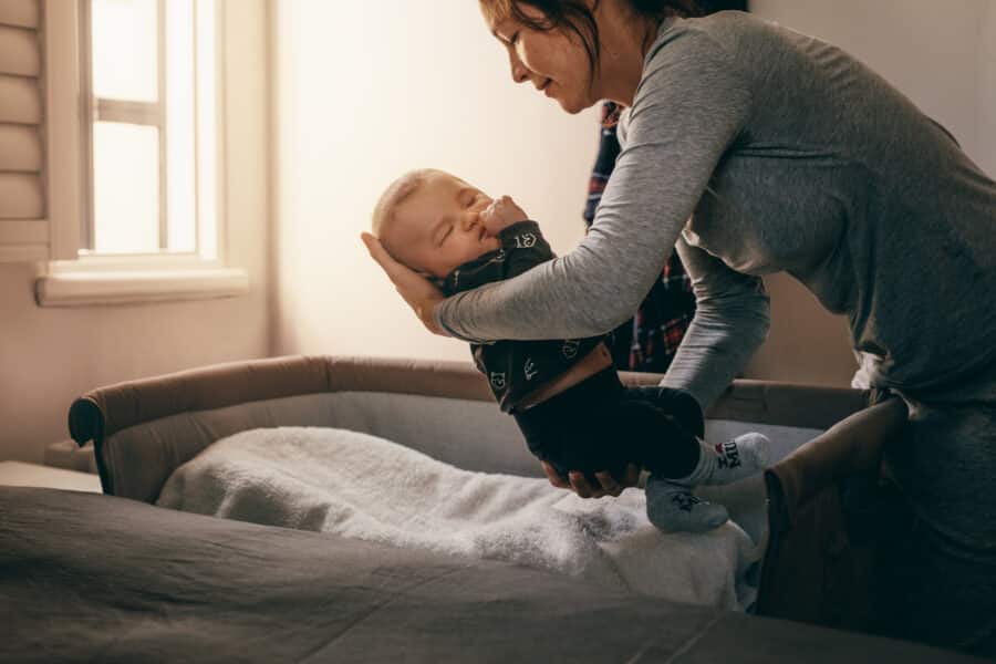 Baby lässt sich nicht ablegen? Bewährte Einschlaftipps von erfahrenen Eltern