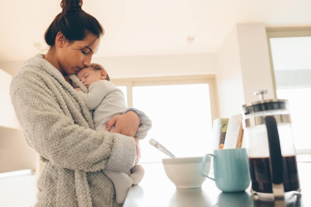 Baby wacht beim Ablegen auf