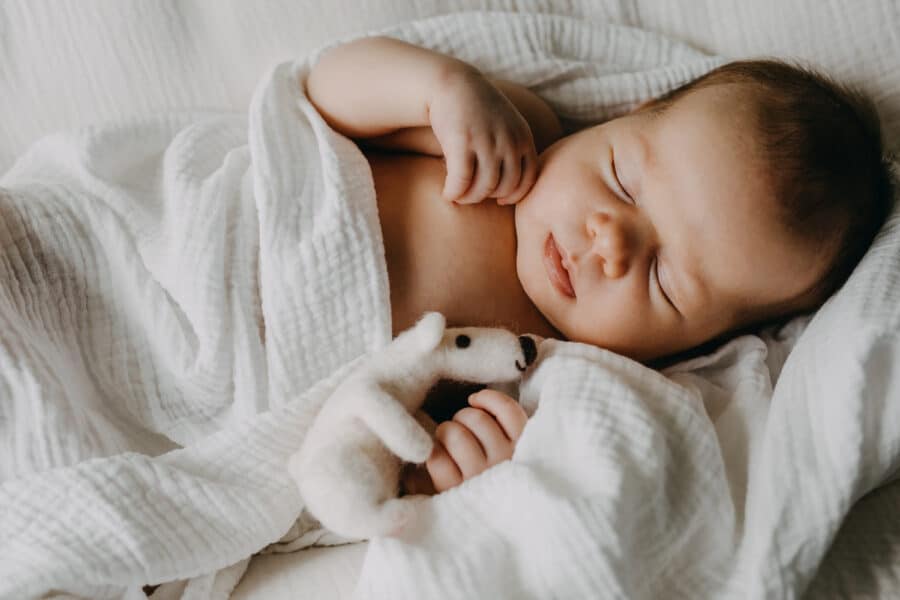 Dein Baby im 1. Monat: Entwicklung und Förderung