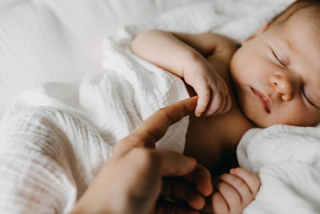 Körperliche Entwicklung Baby erster Monat