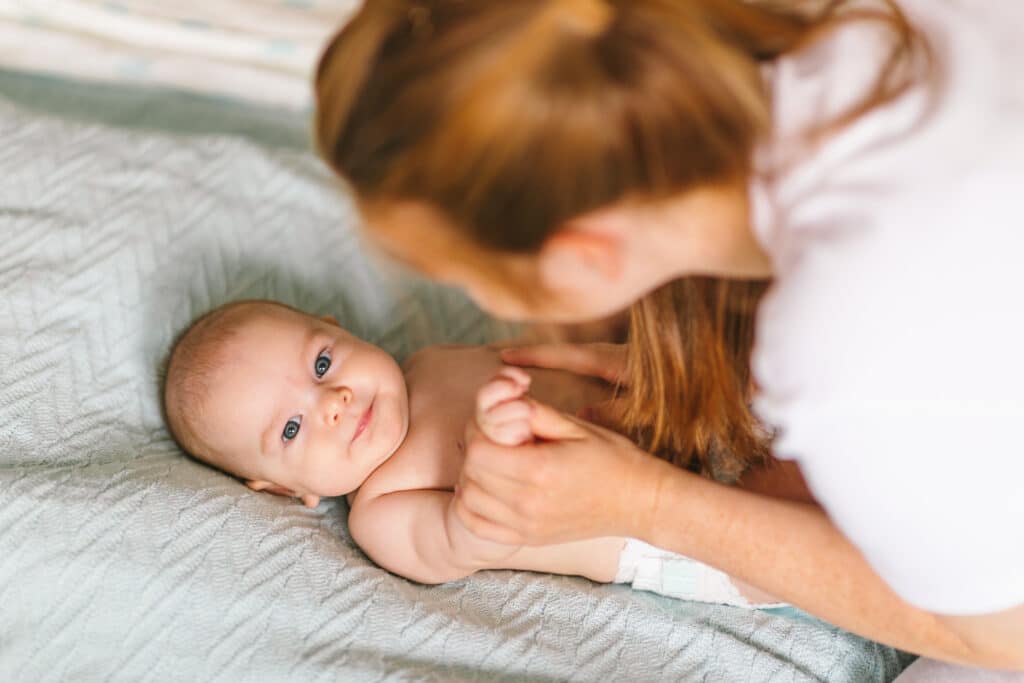 Baby Entwicklung und Förderung im vierten Monat