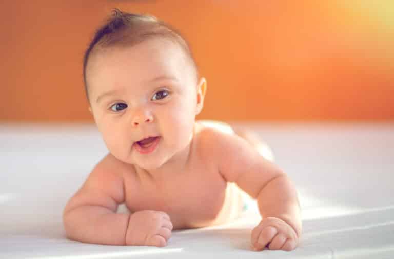Drei Monate altes Baby