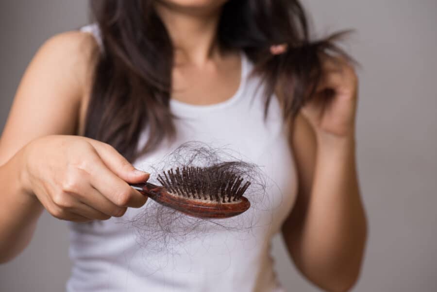 Haarausfall nach der Schwangerschaft: Warum passiert es und was hilft dagegen?