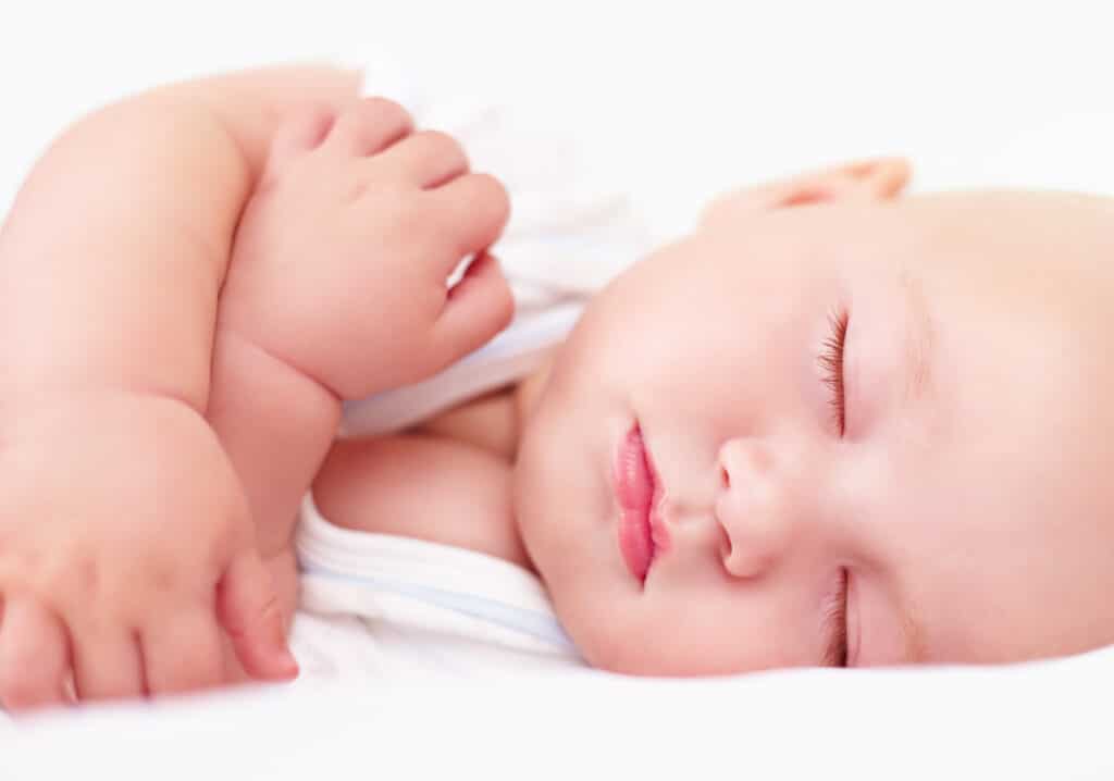 Schlafendes Baby vier Monate