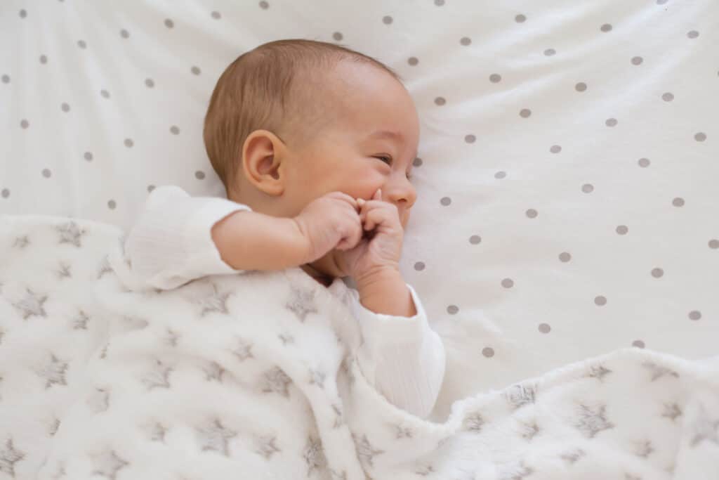 Süßes Baby mir drei Monaten