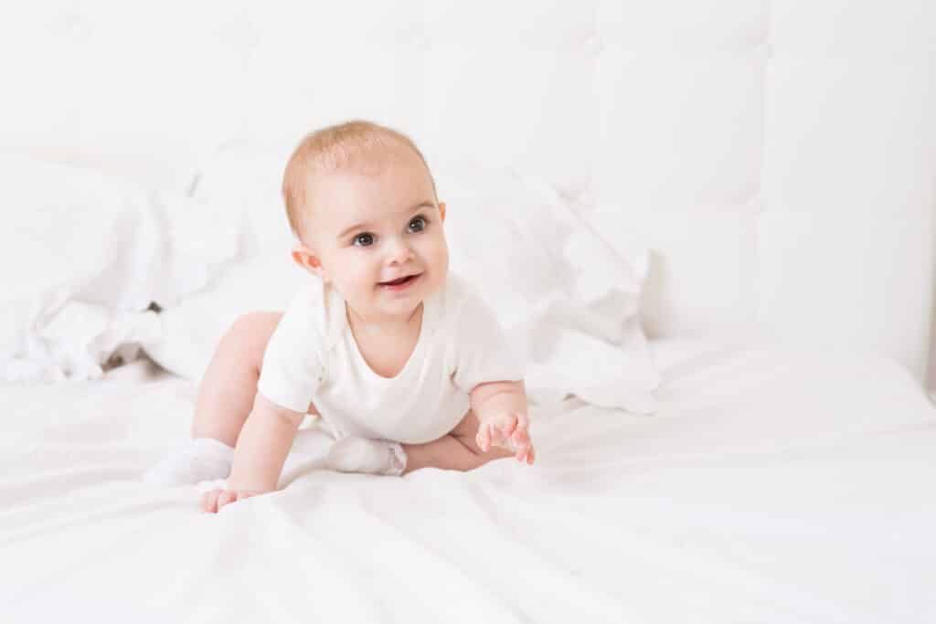 7 Monate alte Entdeckerin