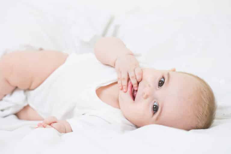 Dein Baby im 7. Monat - Entwicklung und Förderung