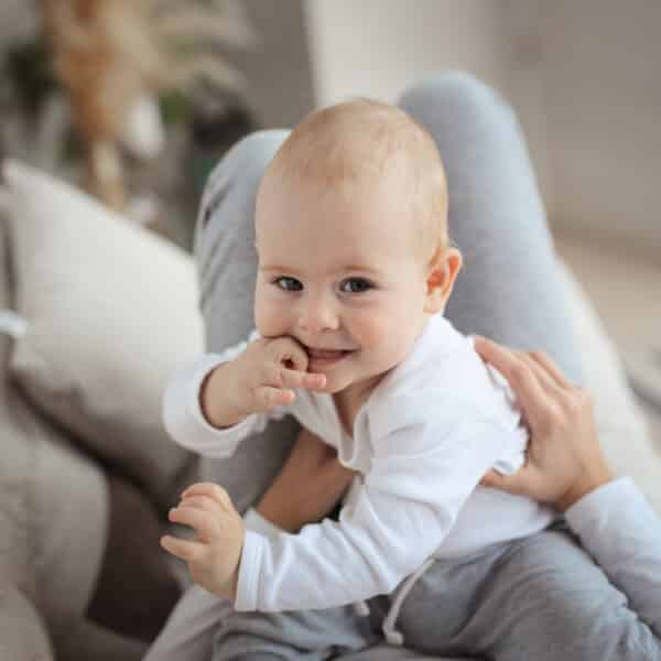 Dein Baby mit 10 Monaten - Entwicklung und Förderung