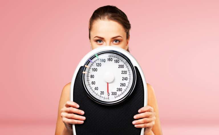 Emotionen auf der Waage Wie Schlaf, Stress und Psyche das Gewicht steuern