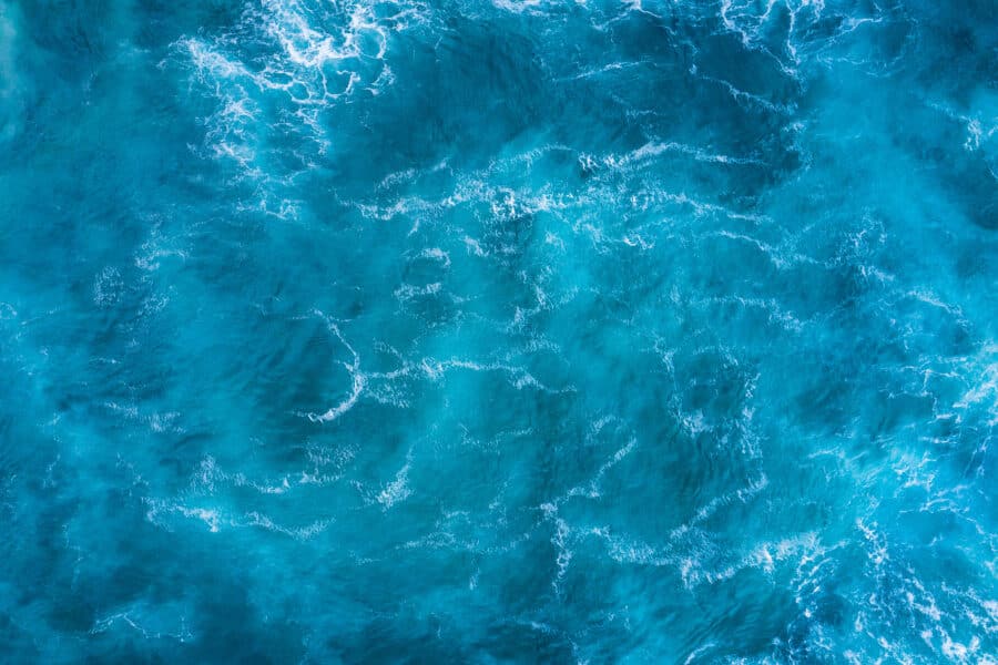 13-Jähriger schwimmt bei rauer See ans Ufer und rettet so seine Familie