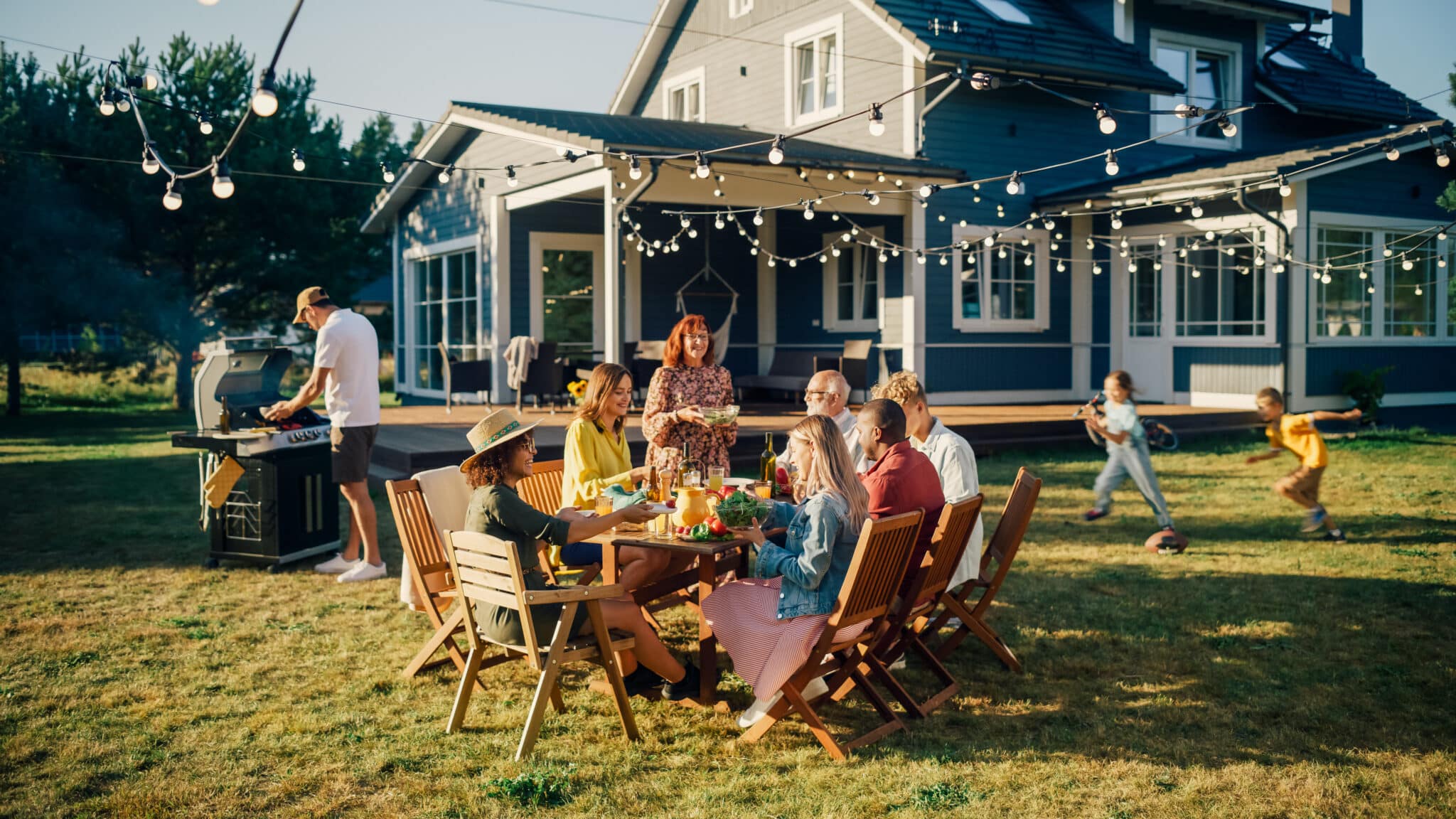 Gemeinsam draußen essen: So wird euer Garten zum Lieblingsplatz der Familie