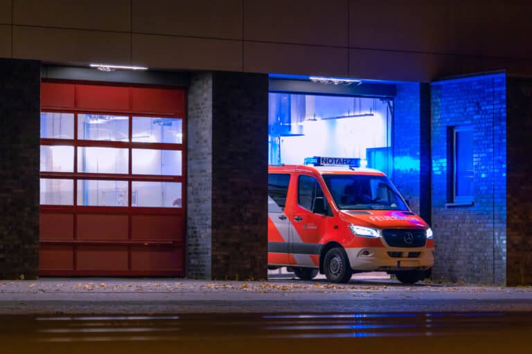 Baby hatte es eilig Familie bedankt sich bei Helfer am Notruf