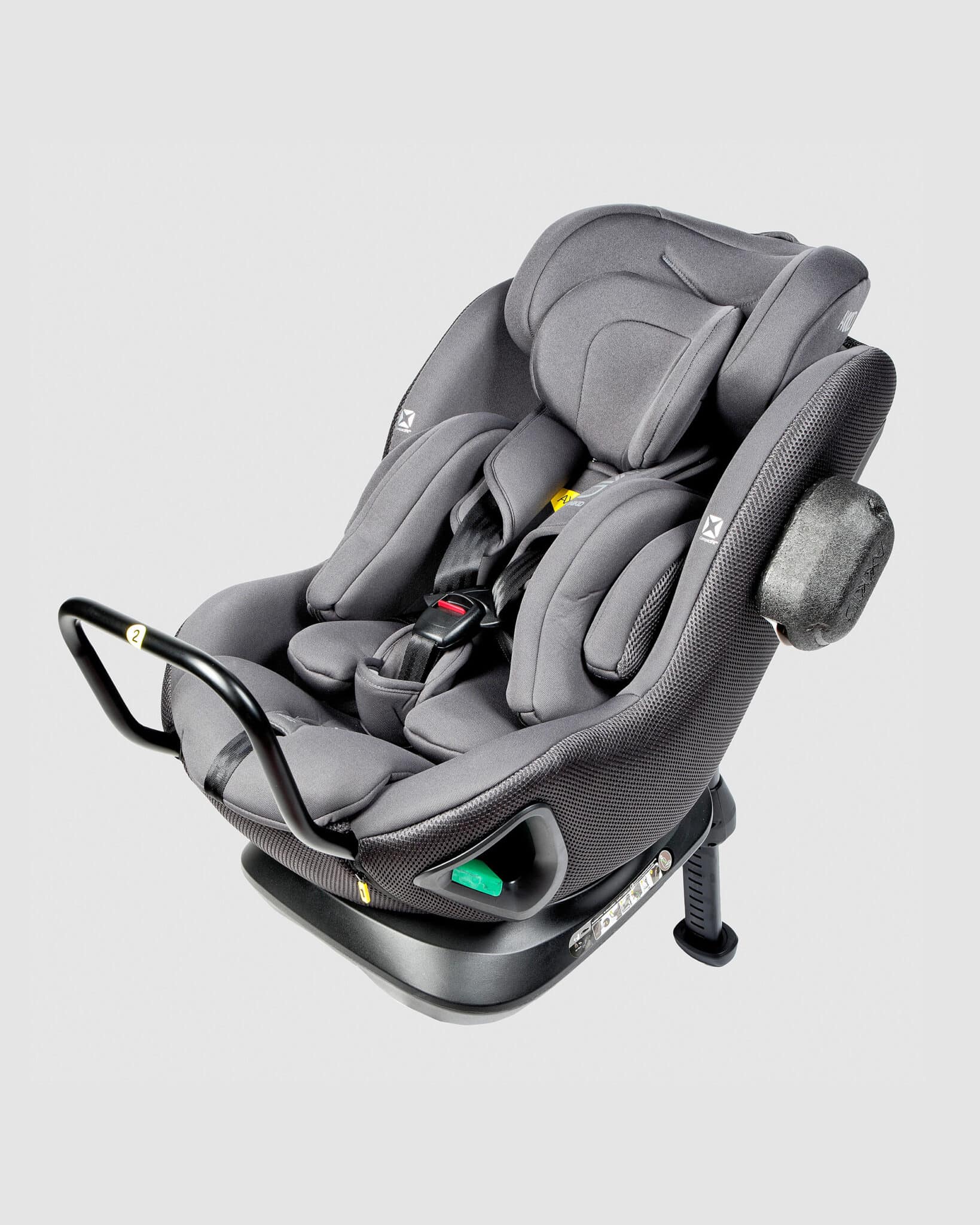 Grauer Axkid Minikid Core in einer Produktaufnahme auf neutralem grauem Hintergrund.