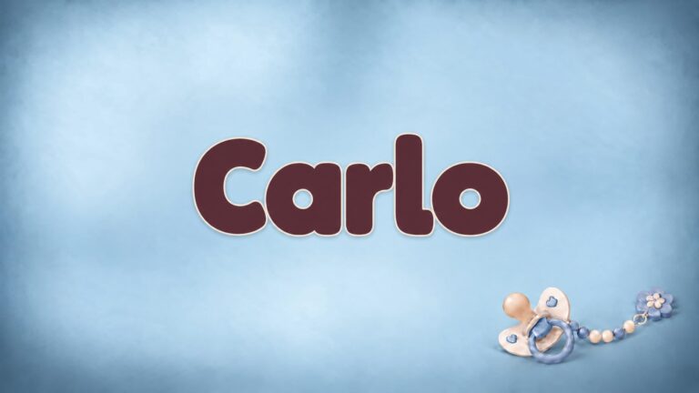 Vorname Carlo in dunkelroter Schrift auf blaugrauem Hintergrund mit Schnullerkette