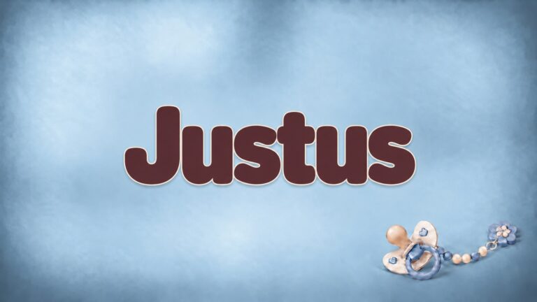 Der Vorname Justus auf babyblaugrauem Hintergrund mit Schnullerkette.